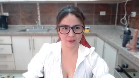 Snapshot of heidy_wells chatting on 09.26.25 Heidy online show from 09.26.25