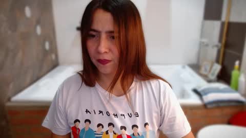 Snapshot of heidy_wells chatting on 10.02.25 Heidy online show from 10.02.25