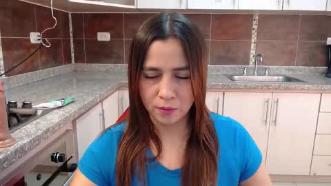 Snapshot of heidy_wells chatting on 11.07.25 Heidy online show from 11.07.25