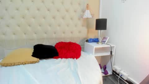 Snapshot of heleenhott_ chatting on 12.16.24 hellen online show from 12.16.24