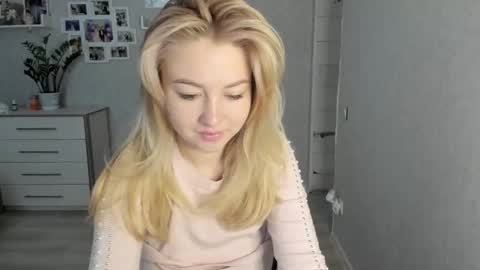 Snapshot of helen_angel_girl chatting on 10.08.25 Helen sven online show from 10.08.25