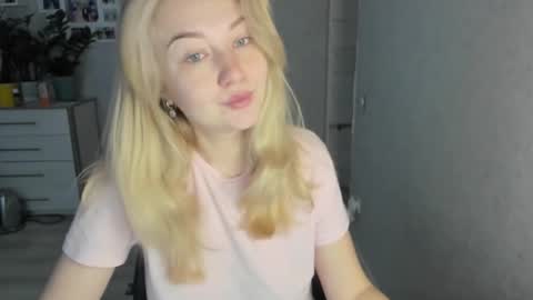 Snapshot of helen_angel_girl chatting on 10.18.25 Helen sven online show from 10.18.25