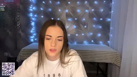 Snapshot of helen_bronce chatting on 12.23.24 Alice DollySmile and Avelina online show from 12.23.24