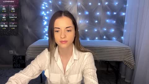 Snapshot of helen_bronce chatting on 12.25.24 Alice DollySmile and Avelina online show from 12.25.24