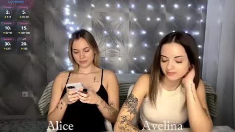 Snapshot of helen_bronce chatting on 01.10.25 Alice DollySmile and Avelina online show from 01.10.25