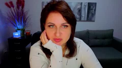 Snapshot of helen_rossi chatting on 11.13.25 Helen online show from 11.13.25