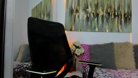 Snapshot of helena_santos01 chatting on 10.23.25 Helena Santos online show from 10.23.25