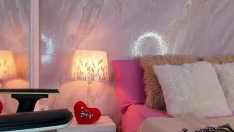 Snapshot of helena_santos01 chatting on 02.25.26 Helena Santos online show from 02.25.26