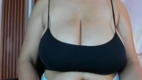 Helena Santos  online show from 04.12.26