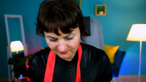 Snapshot of helenbeler chatting on 10.26.25 helenbeler online show from 10.26.25