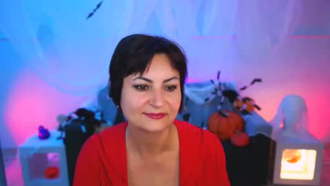 Snapshot of helenbeler chatting on 10.28.25 helenbeler online show from 10.28.25