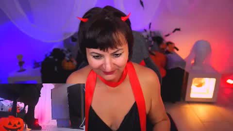 Snapshot of helenbeler chatting on 10.30.25 helenbeler online show from 10.30.25