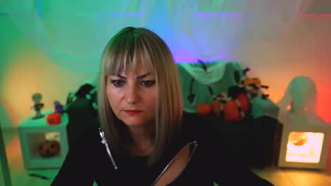 Snapshot of helenbeler chatting on 11.01.25 helenbeler online show from 11.01.25