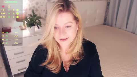 Snapshot of helenbonham chatting on 01.14.25 Helena Bonham online show from 01.14.25
