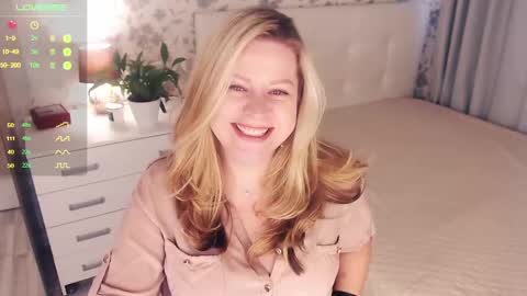 Snapshot of helenbonham chatting on 01.21.25 Helena Bonham online show from 01.21.25