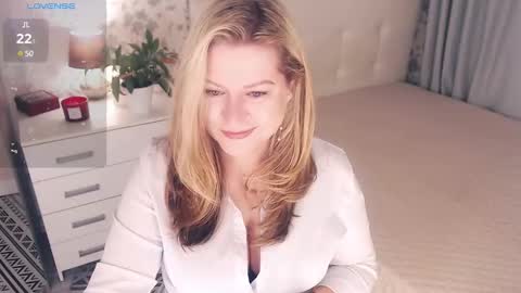 Snapshot of helenbonham chatting on 02.08.25 Helena Bonham online show from 02.08.25