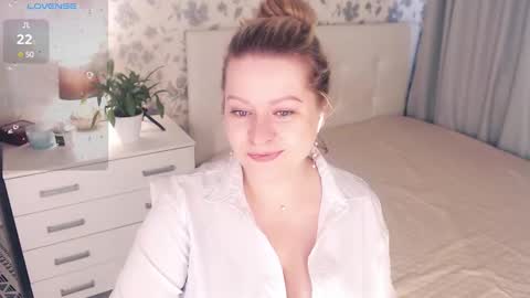 Snapshot of helenbonham chatting on 02.25.25 Helena Bonham online show from 02.25.25