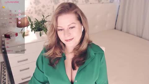 Snapshot of helenbonham chatting on 09.11.25 Helena Bonham online show from 09.11.25