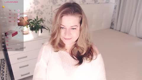 Snapshot of helenbonham chatting on 09.22.25 Helena Bonham online show from 09.22.25