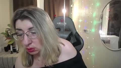 helenenigma online show from 01.25.25