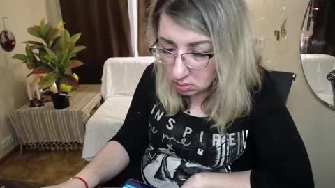 helenenigma online show from 03.04.25