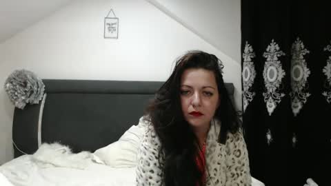 Snapshot of helenhh chatting on 01.14.25 helenhh online show from 01.14.25