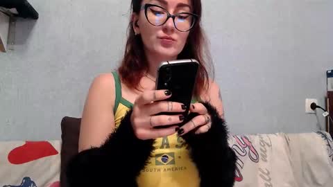 Snapshot of helenred chatting on 10.16.25 HelenRed online show from 10.16.25