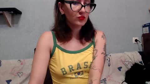 Snapshot of helenred chatting on 11.01.25 HelenRed online show from 11.01.25