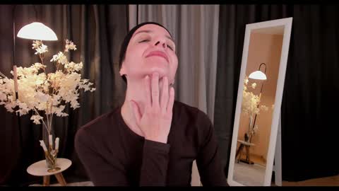 Helen online show from 02.08.25