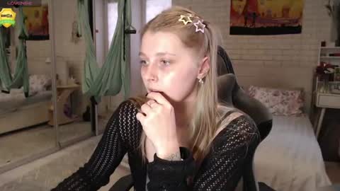 Snapshot of helenundersin chatting on 06.28.26 Helen online show from 06.28.26
