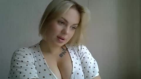 Snapshot of helga_now chatting on 10.14.25 helga_now online show from 10.14.25