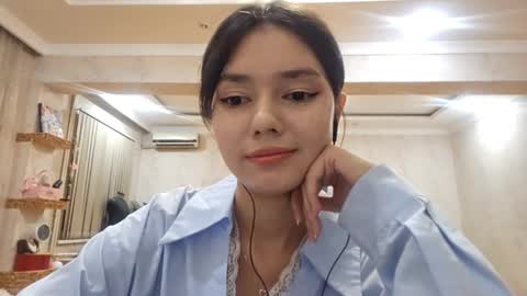 Snapshot of helgakraszewski chatting on 10.05.25 Alice online show from 10.05.25