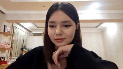 Snapshot of helgakraszewski chatting on 10.15.25 Alice online show from 10.15.25