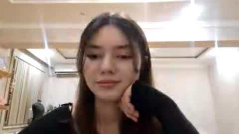 Snapshot of helgakraszewski chatting on 11.12.25 Alice online show from 11.12.25