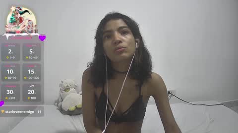 Snapshot of helia_n_amy chatting on 01.05.25 Helia Transfem and Amy online show from 01.05.25