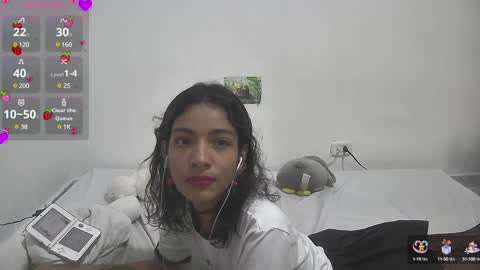 Snapshot of helia_n_amy chatting on 01.10.25 Helia Transfem and Amy online show from 01.10.25