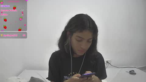 Snapshot of helia_n_amy chatting on 01.14.25 Helia Transfem and Amy online show from 01.14.25