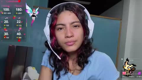 Snapshot of helia_n_amy chatting on 10.05.25 Helia Transfem and Amy online show from 10.05.25