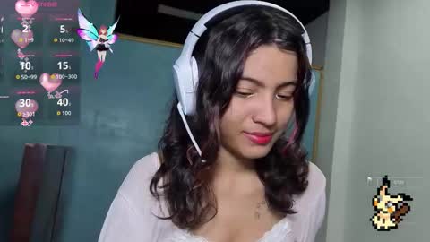 Snapshot of helia_n_amy chatting on 11.09.25 Helia Transfem and Amy online show from 11.09.25