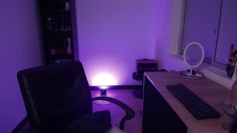 Snapshot of hell_dancer_ chatting on 11.15.25 Lexa online show from 11.15.25