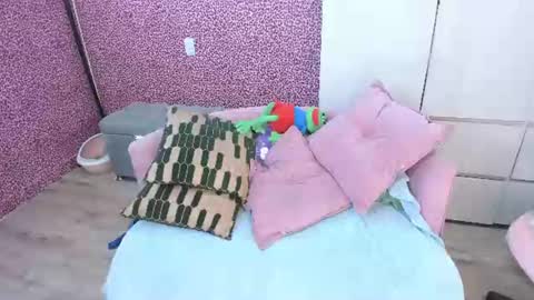Snapshot of hell_fairy chatting on 06.17.26 Laura online show from 06.17.26