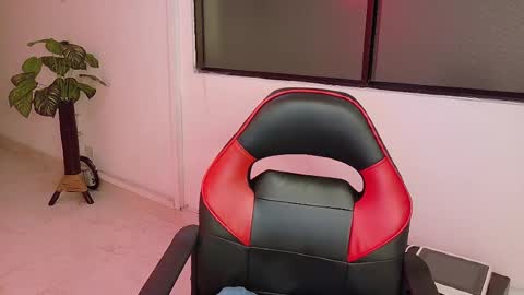 Snapshot of hell_girll_ chatting on 10.05.25 Hell Girl online show from 10.05.25