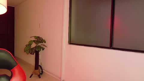 Snapshot of hell_girll_ chatting on 10.09.25 Hell Girl online show from 10.09.25