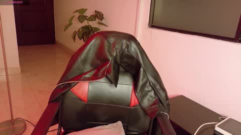 Snapshot of hell_girll_ chatting on 10.31.25 Hell Girl online show from 10.31.25