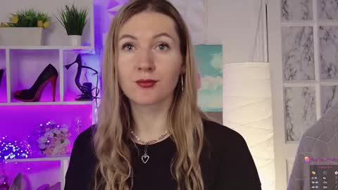 Snapshot of hello_lisha chatting on 01.24.25 Alisia Monday to Friday from 10 am to 4 pm GMT 2 online show from 01.24.25