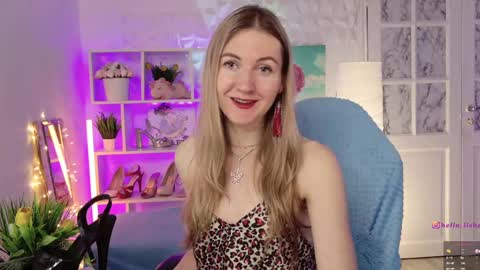 Snapshot of hello_lisha chatting on 02.14.25 Alisia Monday to Friday from 10 am to 4 pm GMT 2 online show from 02.14.25