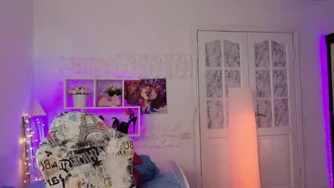 Snapshot of hello_lisha chatting on 03.11.25 Alisia Monday to Friday from 10 am to 4 pm GMT 2 online show from 03.11.25