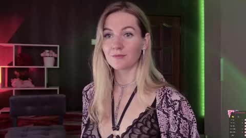 Snapshot of hello_lisha chatting on 10.14.25 Alisia Monday to Friday from 10 am to 4 pm GMT 2 online show from 10.14.25