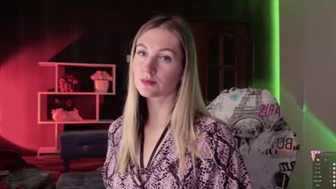 Snapshot of hello_lisha chatting on 10.20.25 Alisia Monday to Friday from 10 am to 4 pm GMT 2 online show from 10.20.25