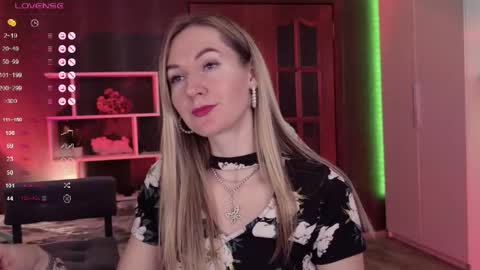 Alisia  Monday to Friday from 10 am to 4 pm GMT 2 online show from 11.17.25